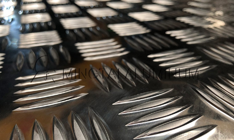 車廂（xiāng）防滑地板小五條筋1060H24鋁板廠家報價（jià）