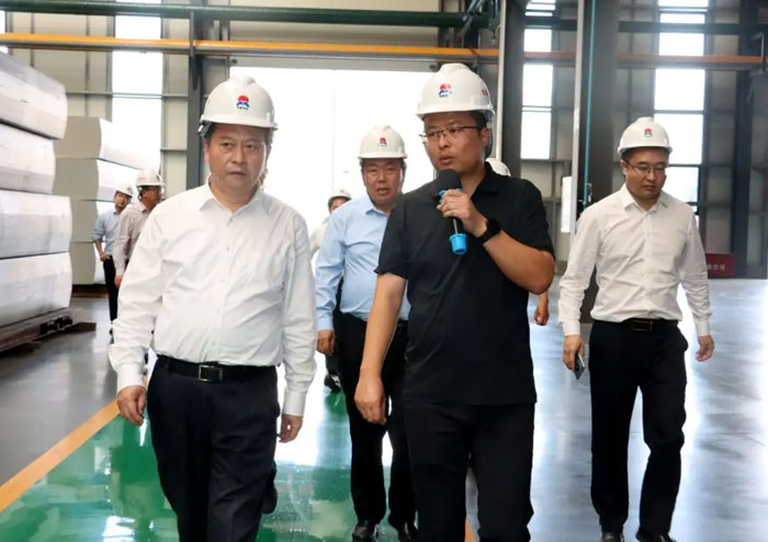 重慶市（shì）黔江區黨（dǎng）政考察團到明泰鋁業（yè）參觀考察