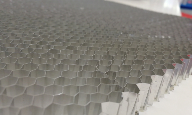 河南明（míng）泰鋁業3003-H18蜂窩芯鋁箔平整度高 除油幹淨