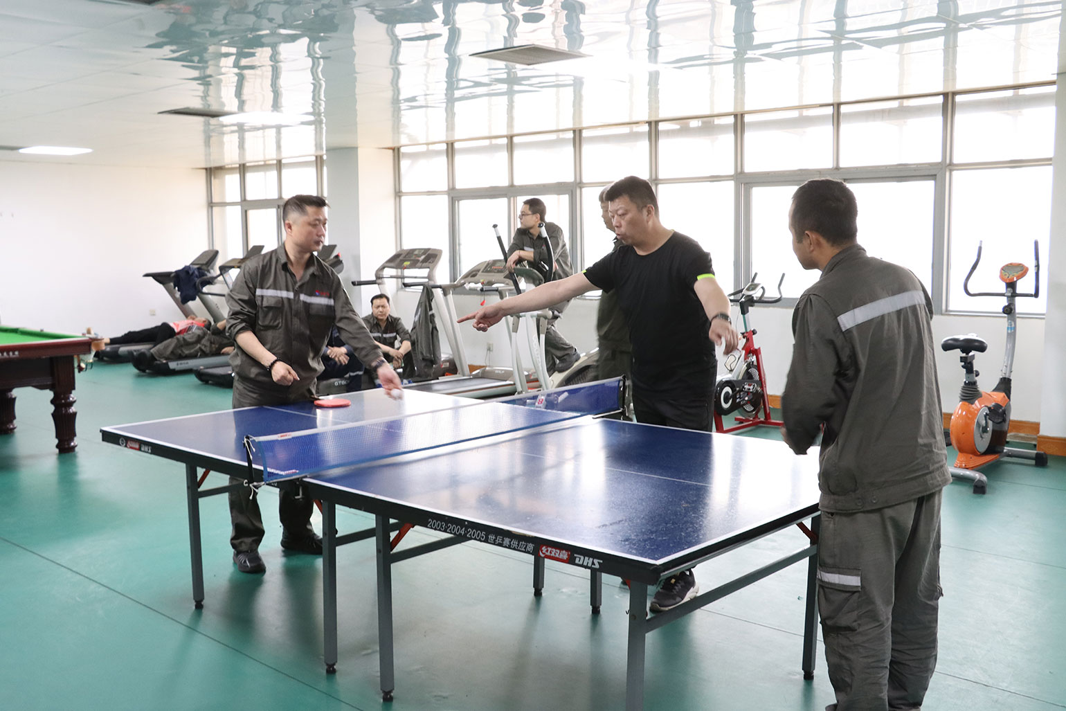 慶五一員工運動會（huì）：乒乓球賽（sài）