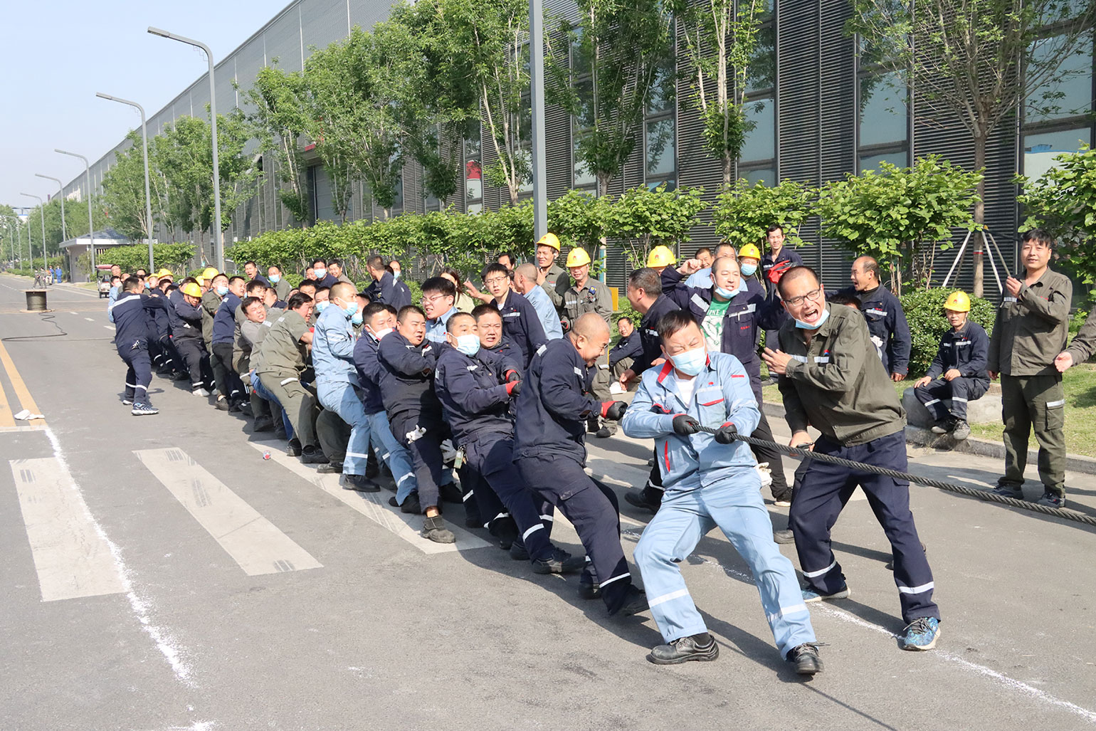 慶五一員工運動會（huì）：拔河比賽