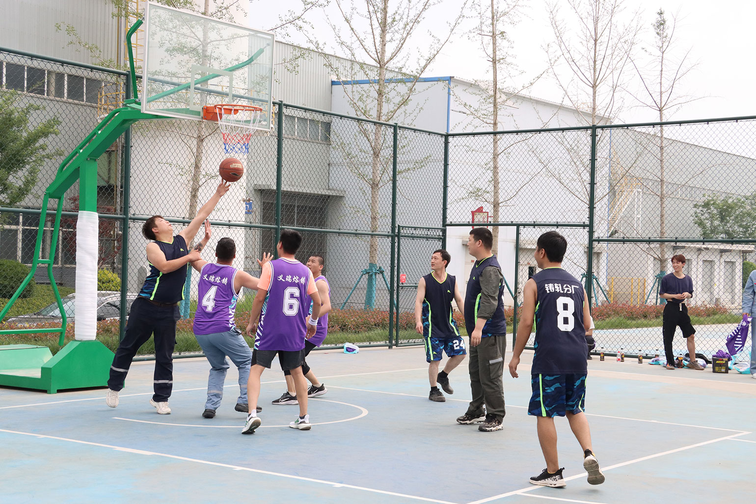 慶（qìng）五一員工運動會：明泰（tài）杯（bēi）籃球（qiú）賽