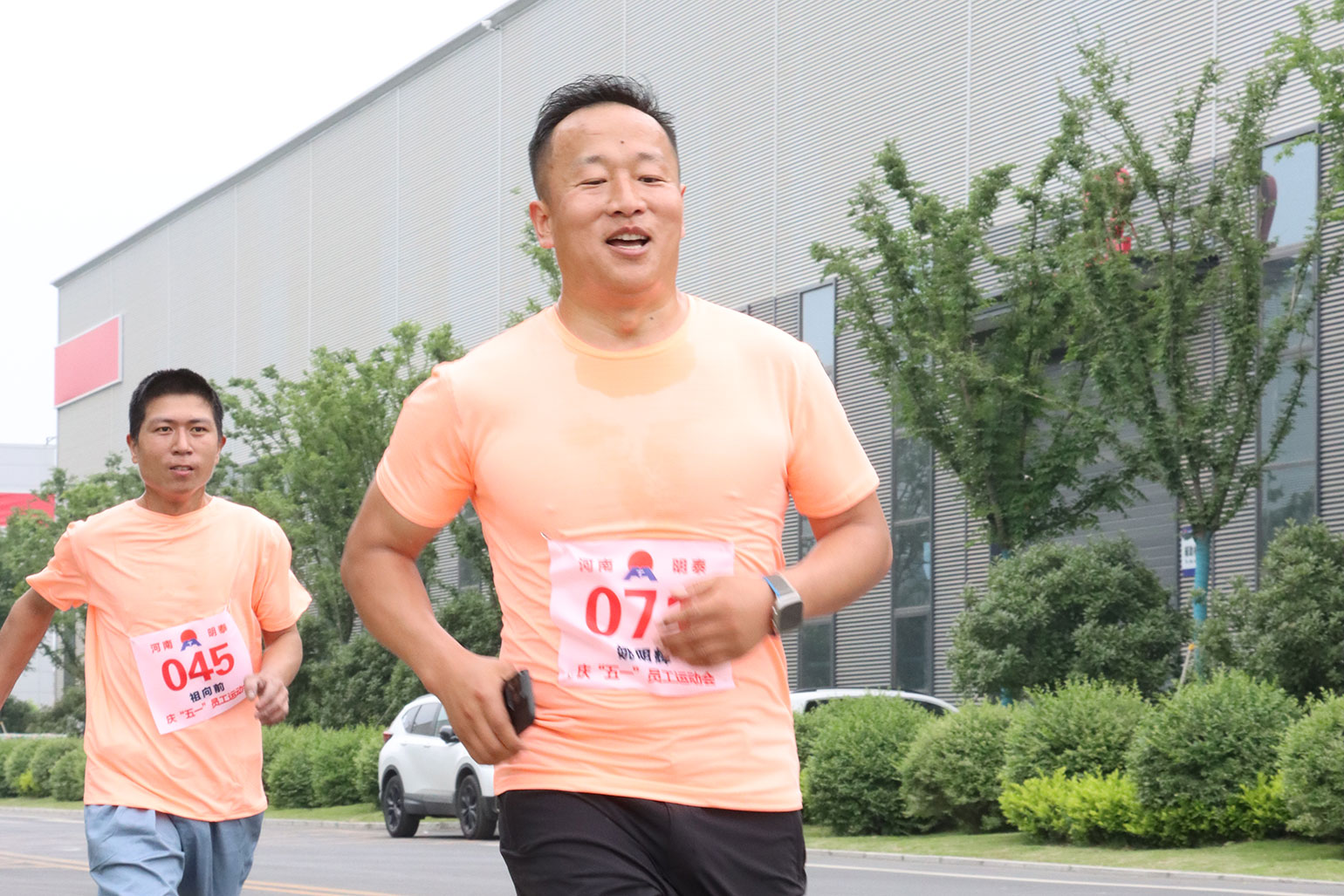 慶五一員工（gōng）運動會 ：跑步