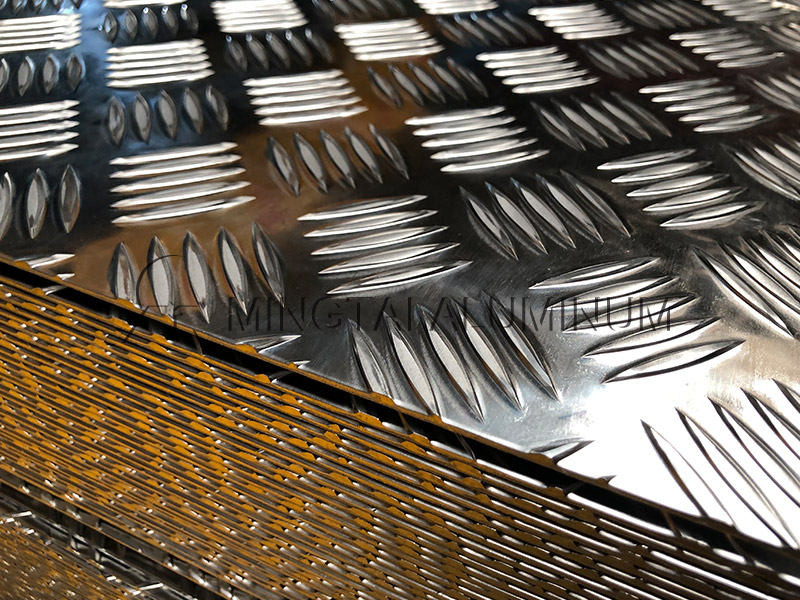 五條筋花紋鋁板_5052花紋鋁板（bǎn）廠家_大五條筋花紋鋁板-5052-H114花紋鋁板加工費