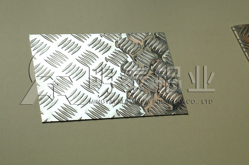 3003樓(lóu)梯防滑花(huā)紋鋁板廠家(jiā)價格(gé) 3003樓(lóu)梯防滑花紋鋁板廠家(jiā)價格