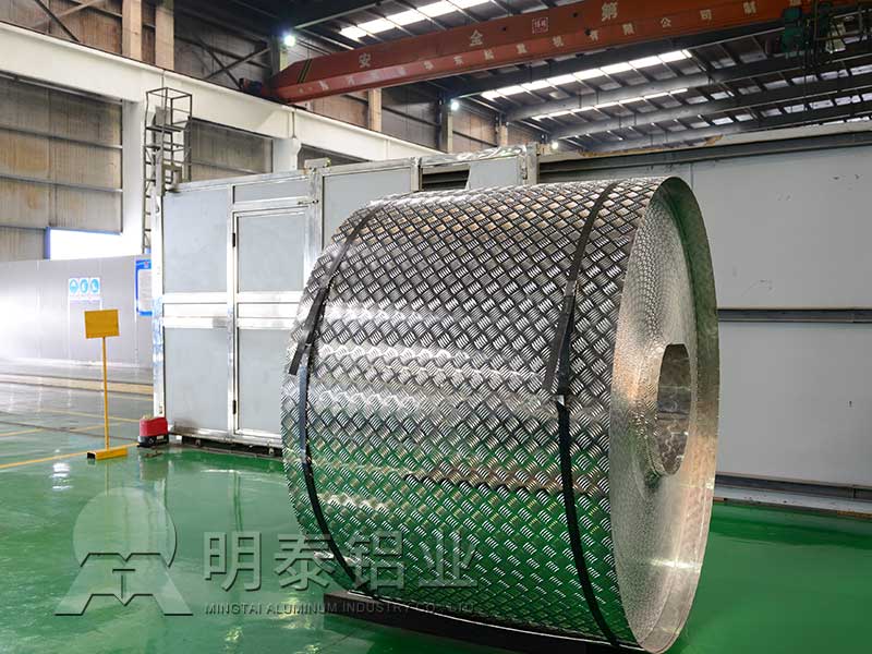 5052花(huā)紋鋁板廠家-五條筋防滑花紋鋁板價(jià)格多少 5052花紋鋁(lǚ)板廠家-五條筋防滑花紋鋁板價格多少