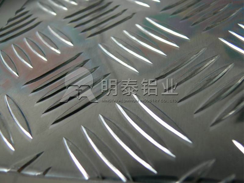 5052花紋鋁板廠(chǎng)家-五條(tiáo)筋防滑花紋鋁板價格多少(shǎo) 5052花紋鋁板廠家-五條筋防滑花紋(wén)鋁板價格多少(shǎo)