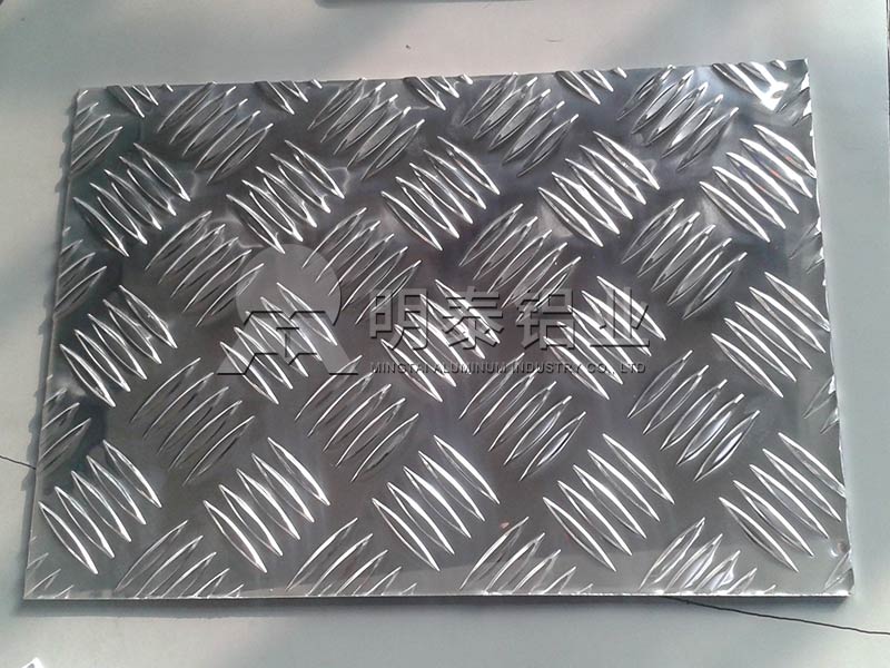 冷庫地板防滑用3003花紋鋁板-三（sān）條筋/五條筋任意選擇