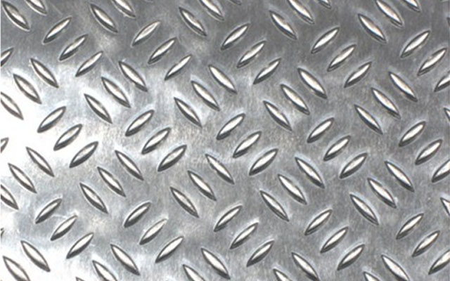 河(hé)南三條筋(jīn)花紋鋁板廠家_價格 河南三條筋花紋鋁板廠家(jiā)_價格