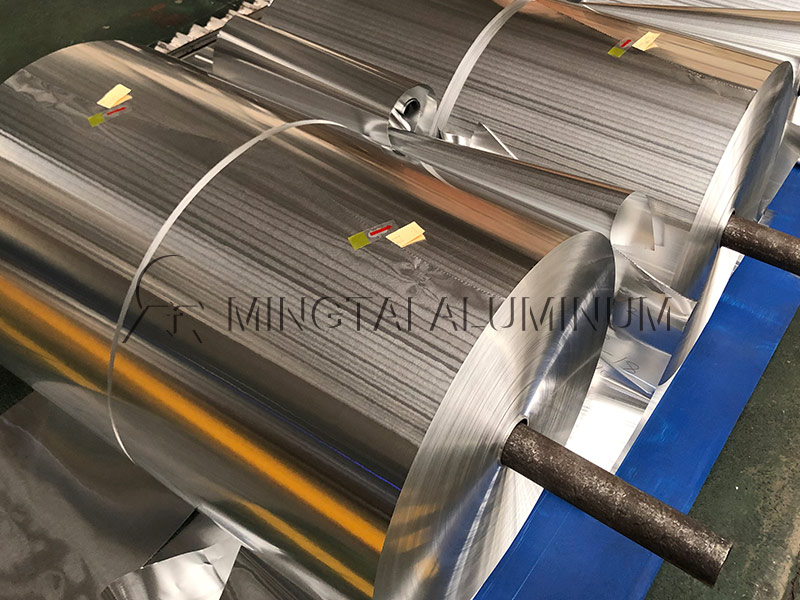 8011封口箔_瓶子鋁箔封(fēng)口用8011鋁箔基材_封(fēng)口鋁箔價格多少 8011封口箔_瓶子鋁箔封口用8011鋁箔基材_封口鋁(lǚ)箔價格多(duō)少