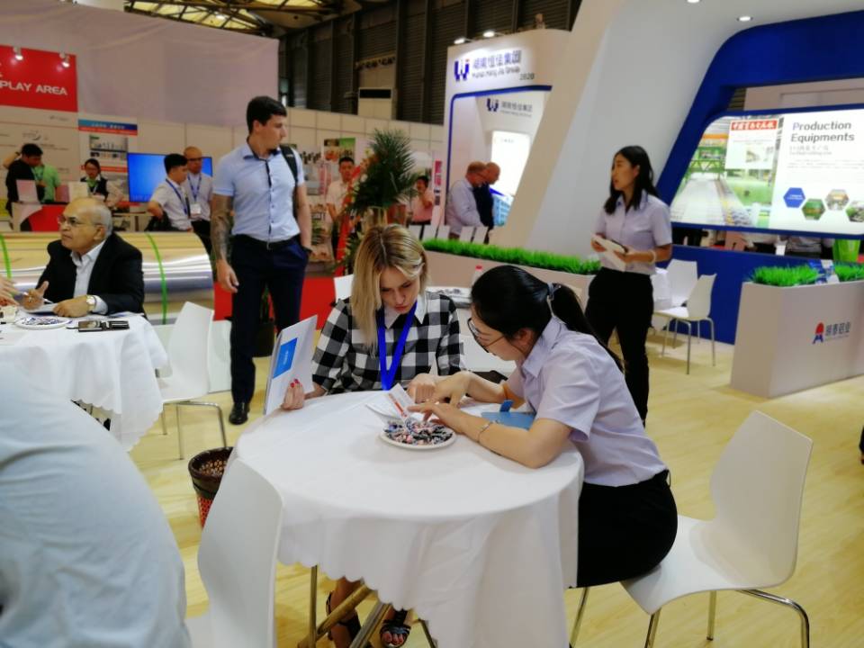 鋁工業展現場：明泰展廳人（rén）氣爆棚，備受國外客戶青睞